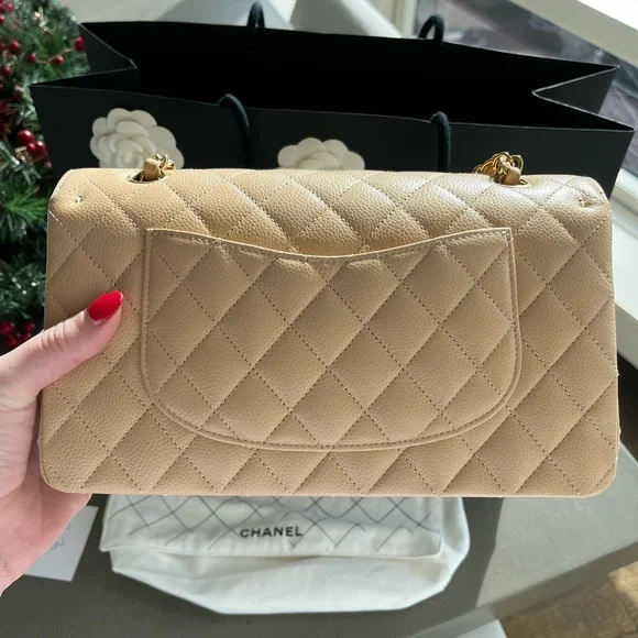 **sold Authentic Chanel classic medium double flap - Picture 4 of 11